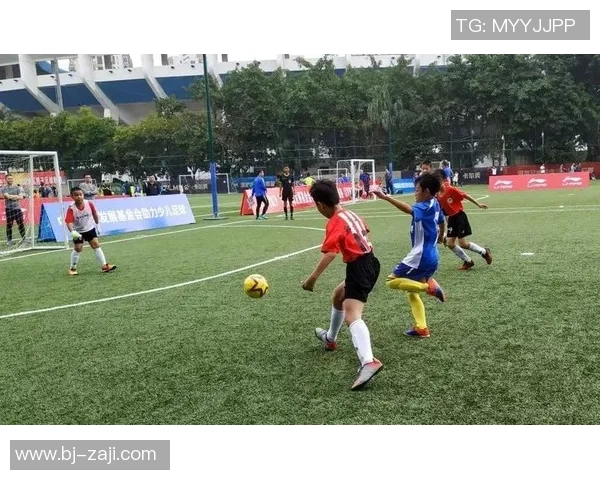 足球方明：探索足球的魅力与战术智慧，助力青少年成长与发展